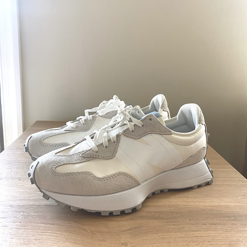 New Balance 327 The Intelligent Choice